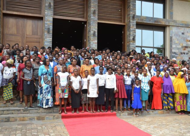 Founder of Buntu foundation in the workshop with the girls from Ntahangwa commune